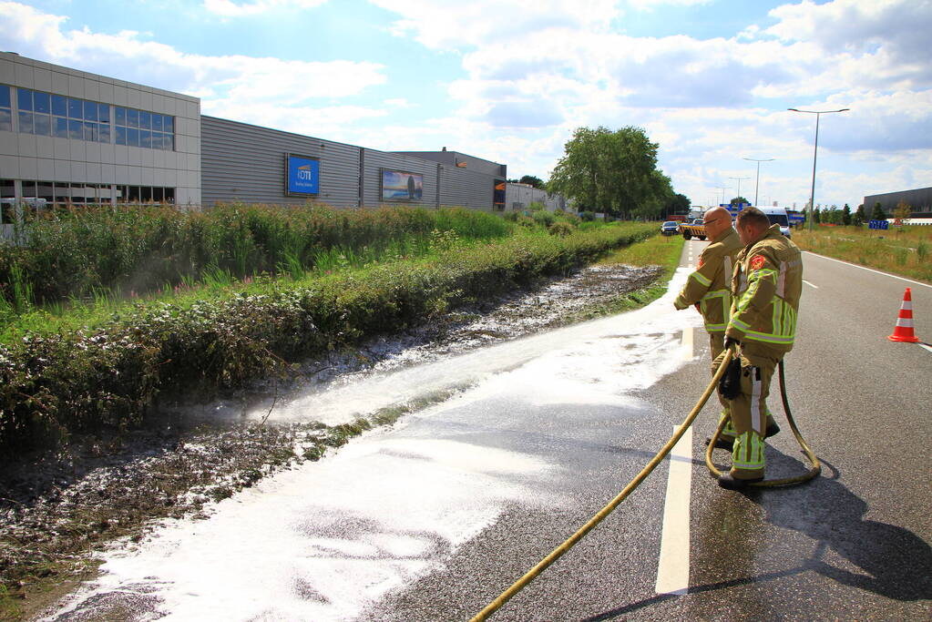 Flinke verkeershinder na bermbrand