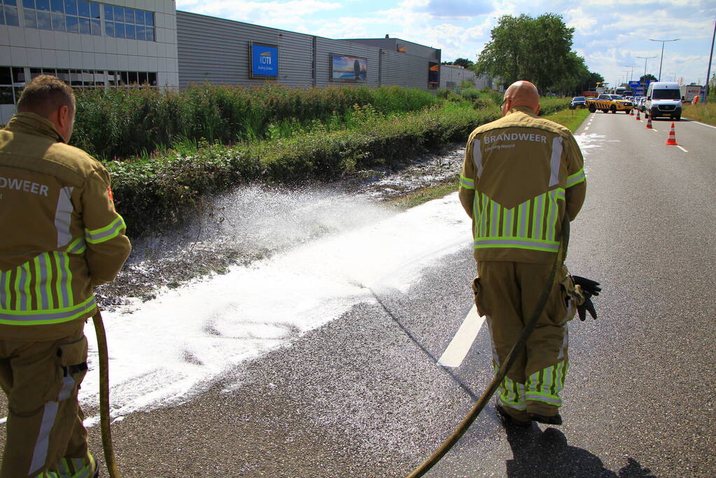 Flinke verkeershinder na bermbrand