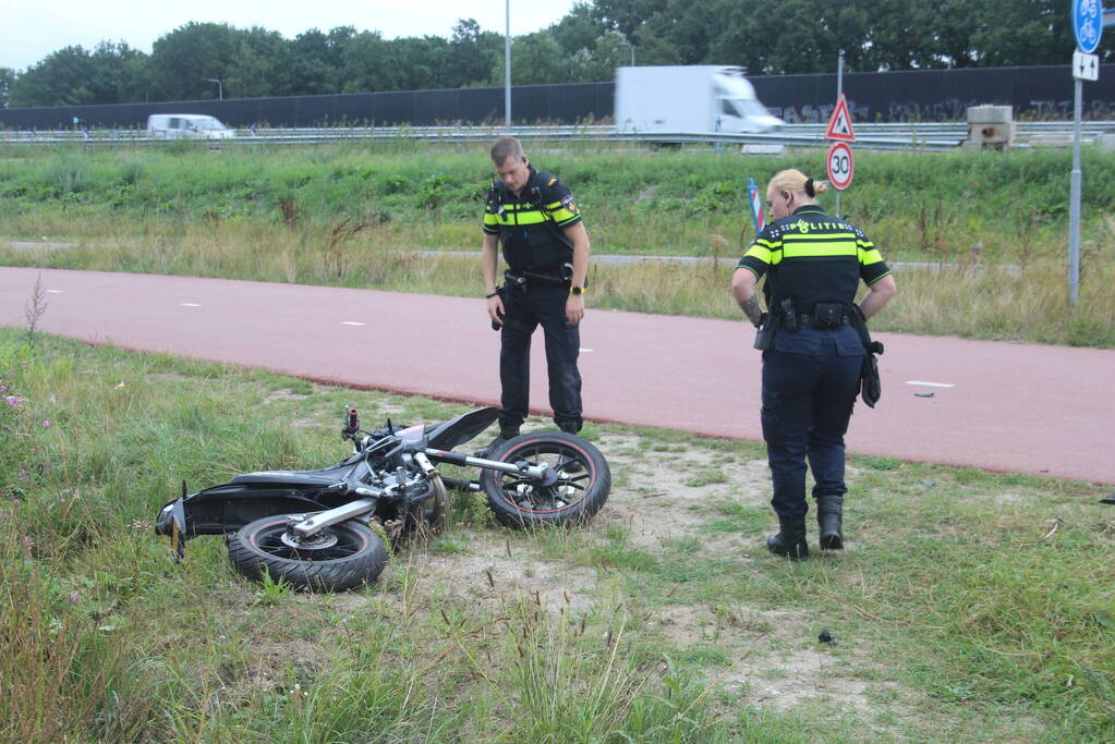 Flinke schade na aanrijding tussen auto en brommer