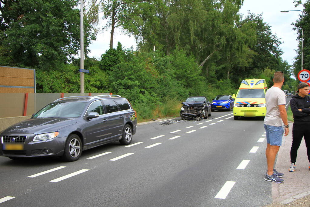 Veel schade na kop-staart aanrijding