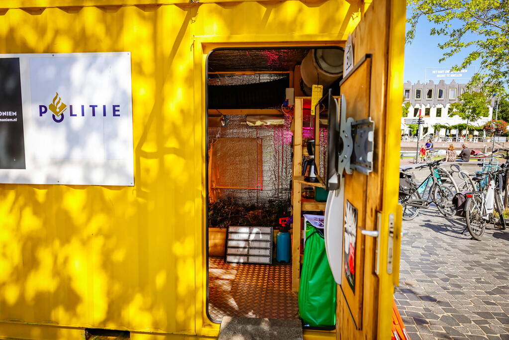 Hennepkwekerij nagebootst in container