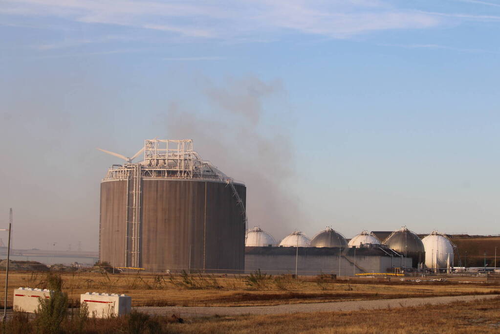 Grote rookontwikkeling bij hevige brand op stortplaats