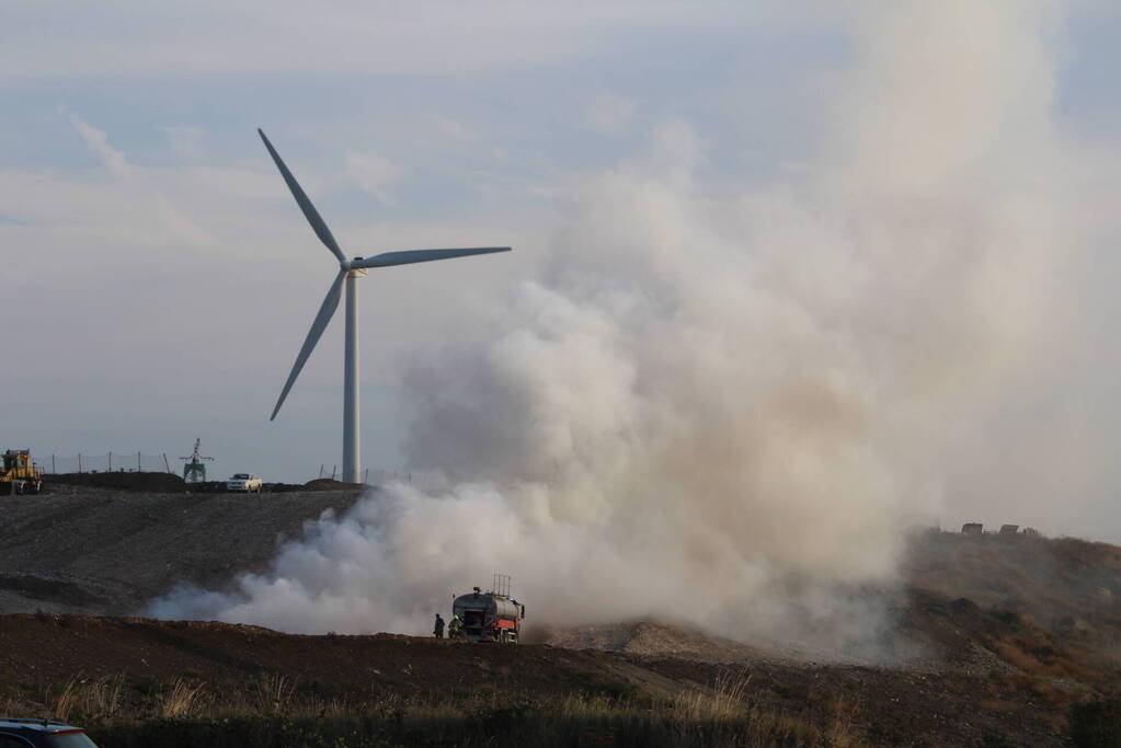 Grote rookontwikkeling bij hevige brand op stortplaats