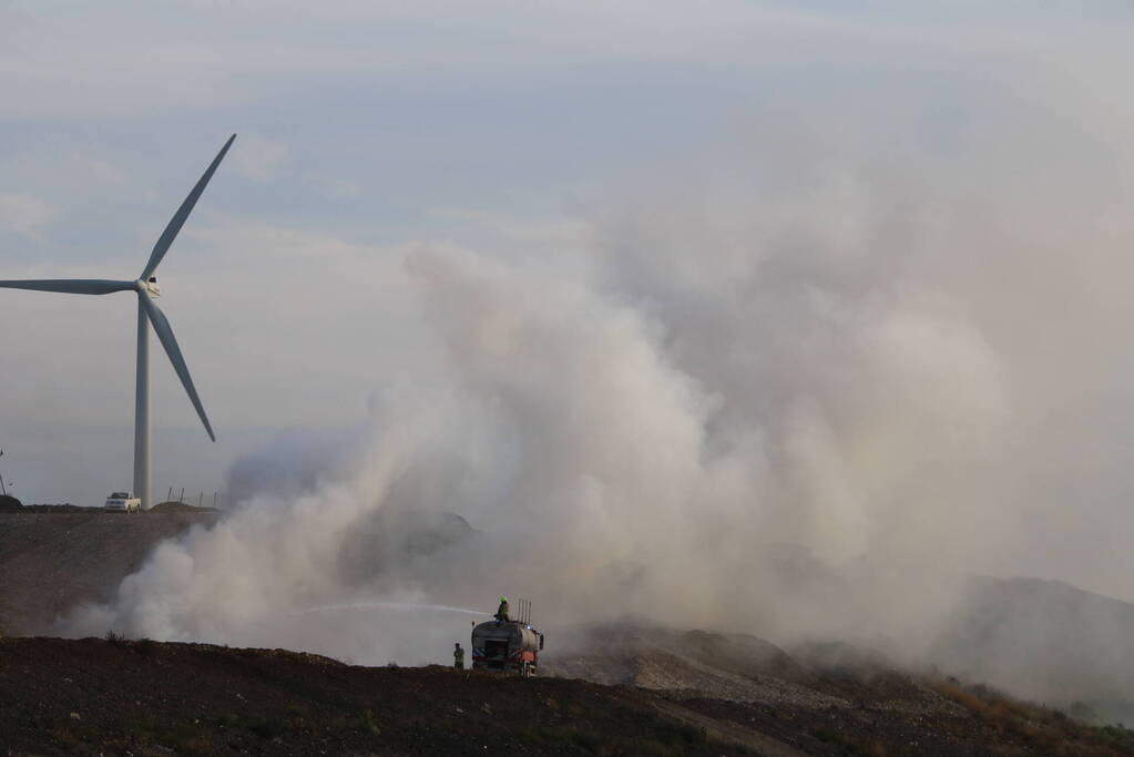 Grote rookontwikkeling bij hevige brand op stortplaats