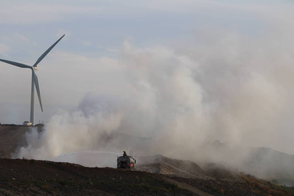 Grote rookontwikkeling bij hevige brand op stortplaats