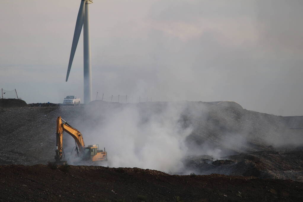 Grote rookontwikkeling bij hevige brand op stortplaats