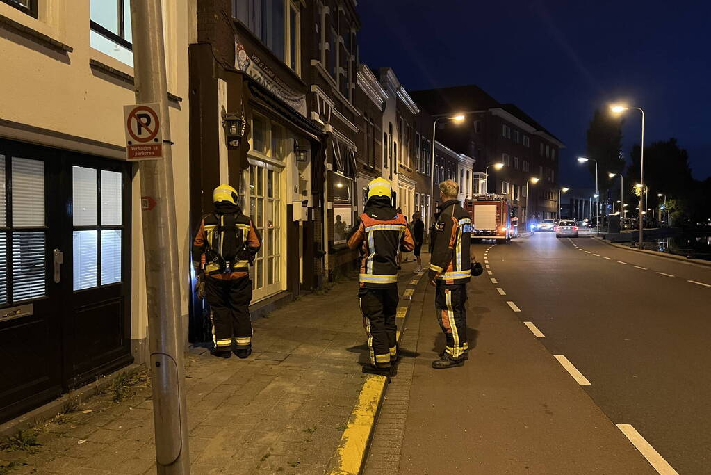 Gaslekkage in steegje bij cafetaria