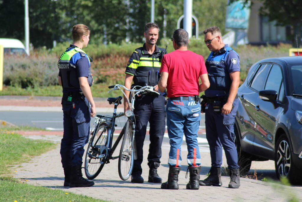 Automobilist ziet overstekende fietsster over het hoofd