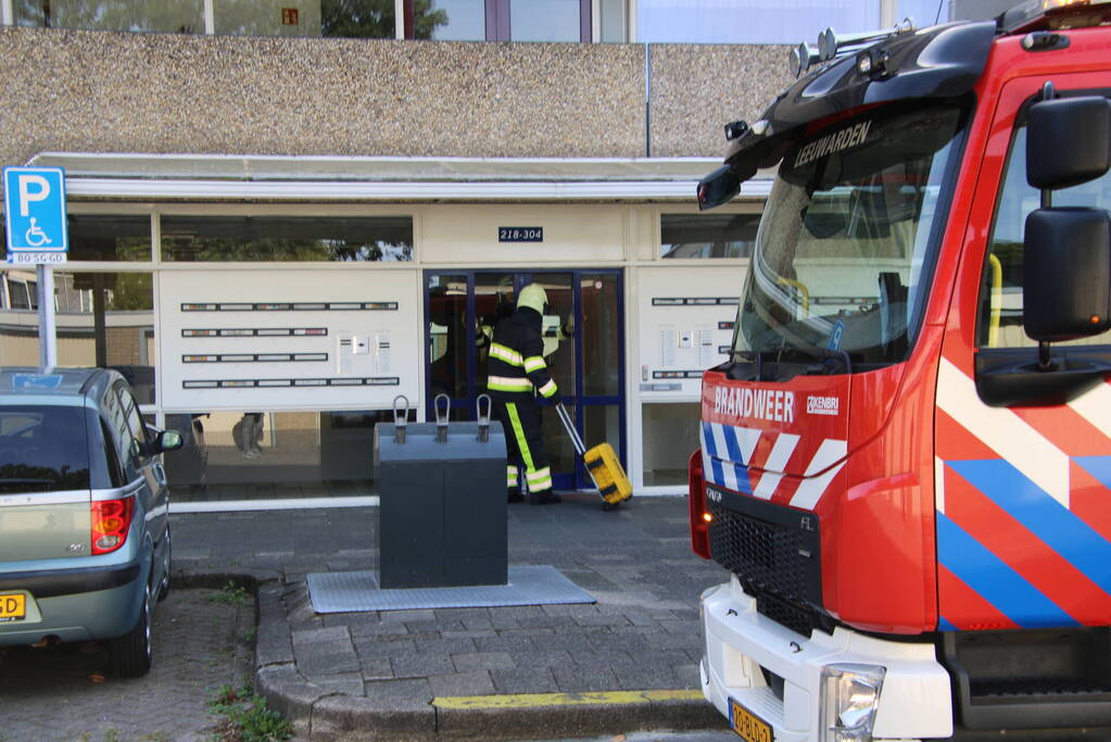 Brandende plantenbak snel geblust door brandweer