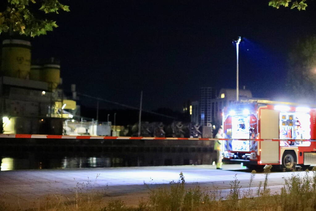 Grote zoekactie nadat auto te water raakt