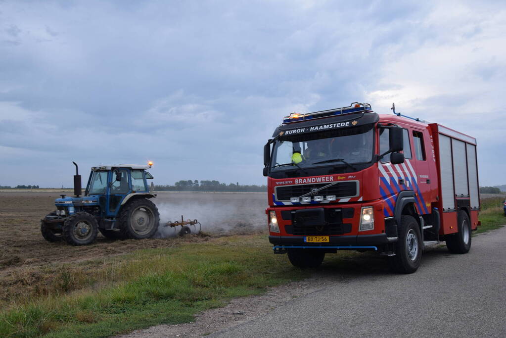 Brand door omploegen van weiland