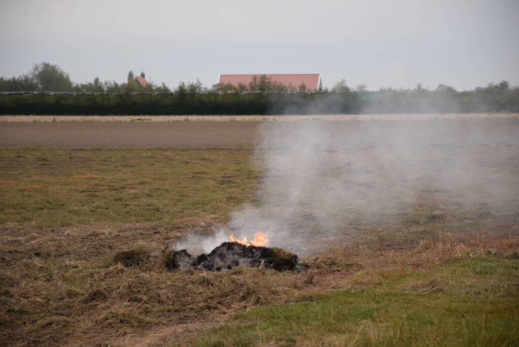 Brand door omploegen van weiland