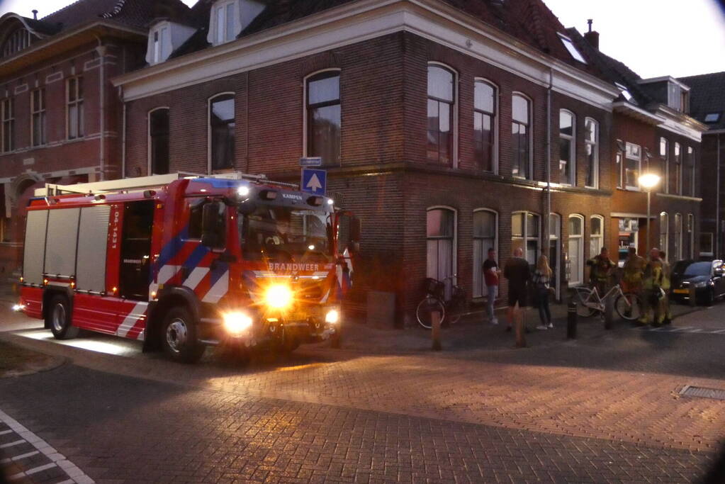 Brandweer verricht metingen naar CO in woning