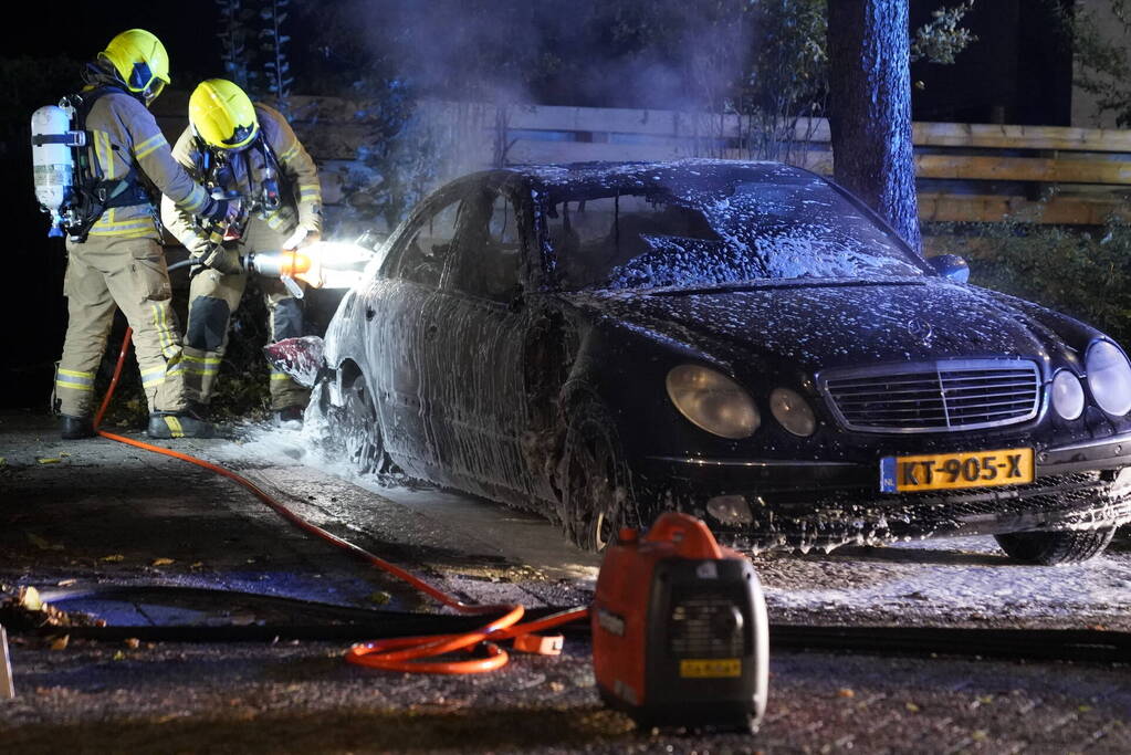 Auto volledig uitgebrand