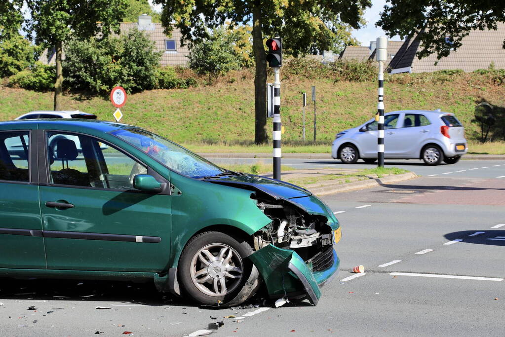 Meerdere personen gecontroleerd bij kop-staartbotsing