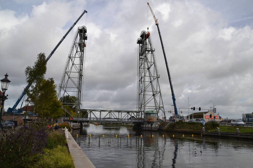 Vaarweg en verkeer gestremd door inspectie hefbrug