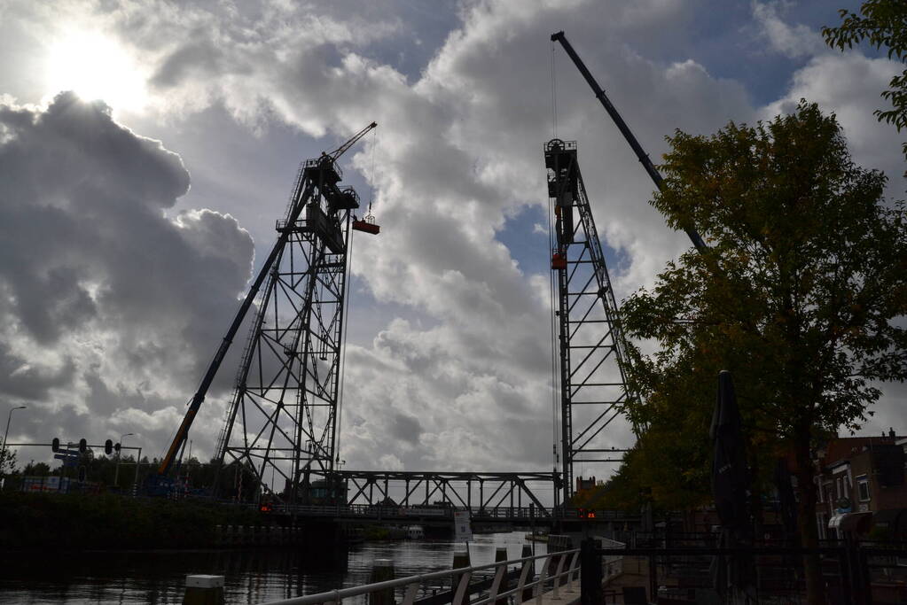 Vaarweg en verkeer gestremd door inspectie hefbrug