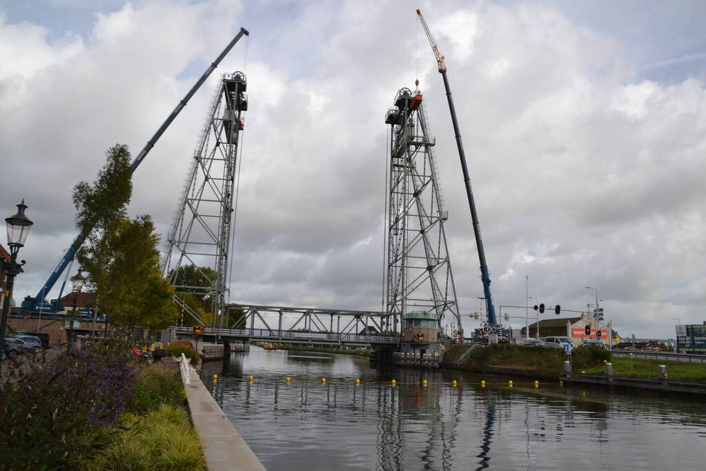 Vaarweg en verkeer gestremd door inspectie hefbrug