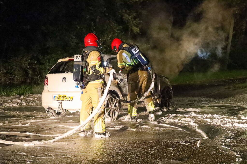 Personenwagen verwoest vanwege brand