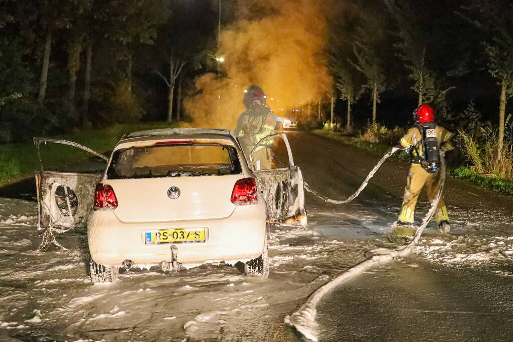 Personenwagen verwoest vanwege brand