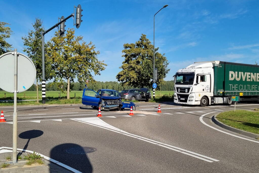 Drie inzittenden slaan op de vlucht bij botsing