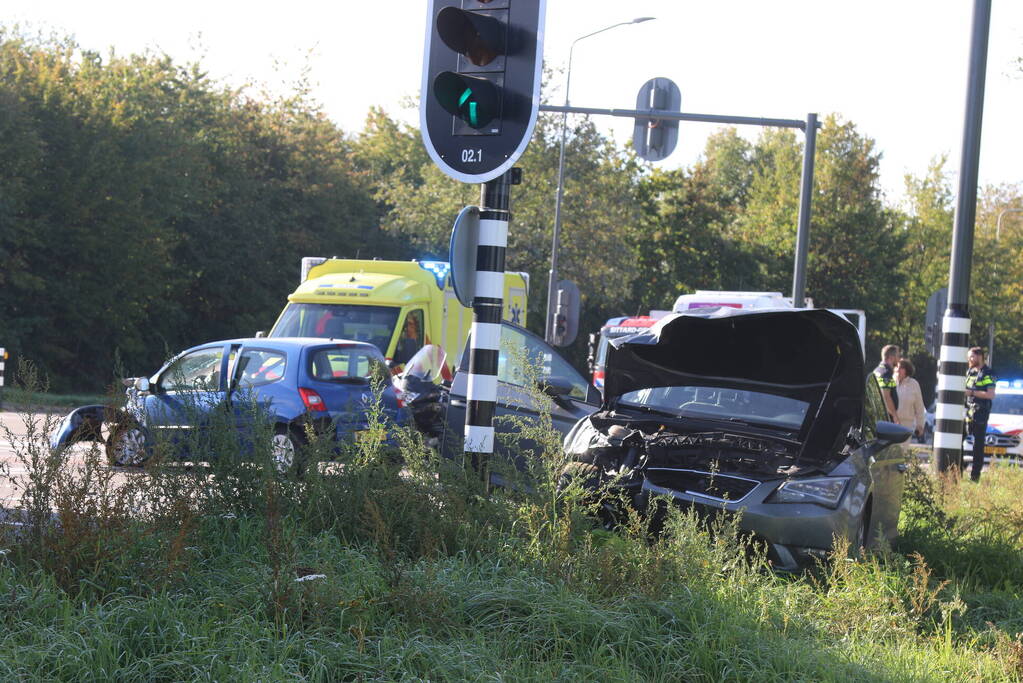 Drie inzittenden slaan op de vlucht bij botsing