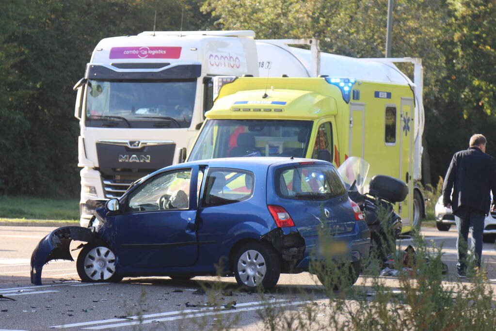 Drie inzittenden slaan op de vlucht bij botsing