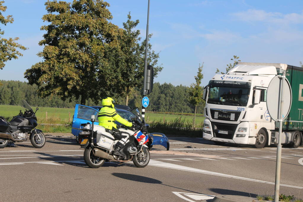 Drie inzittenden slaan op de vlucht bij botsing