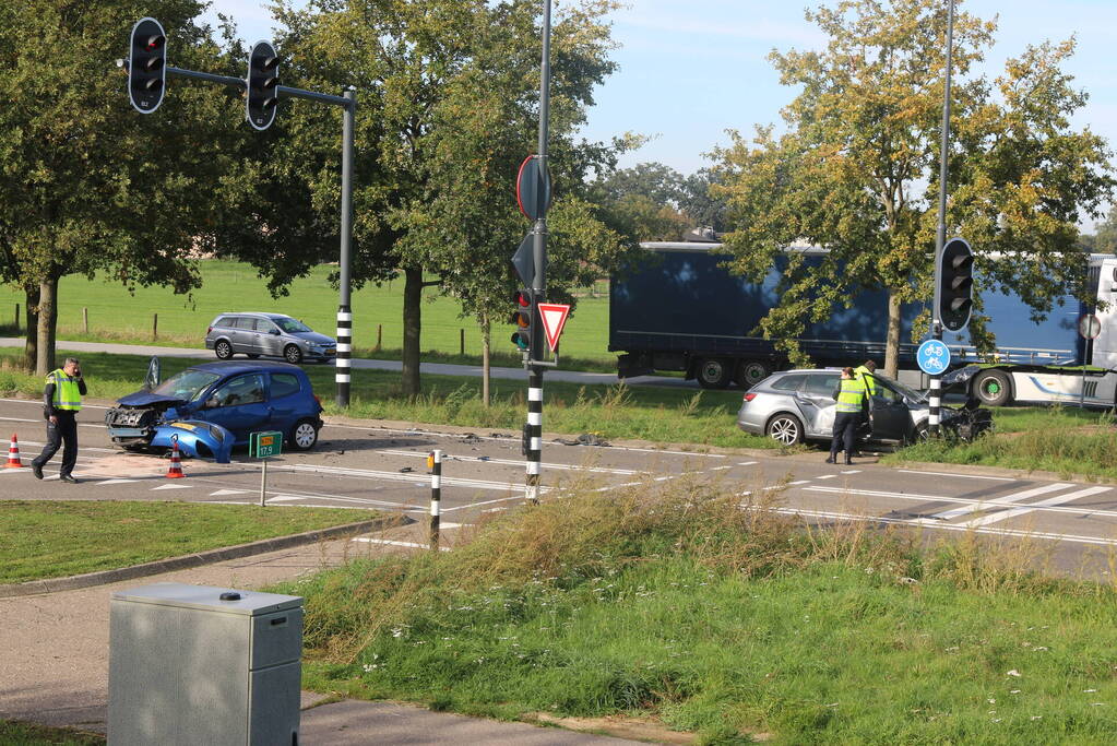 Drie inzittenden slaan op de vlucht bij botsing