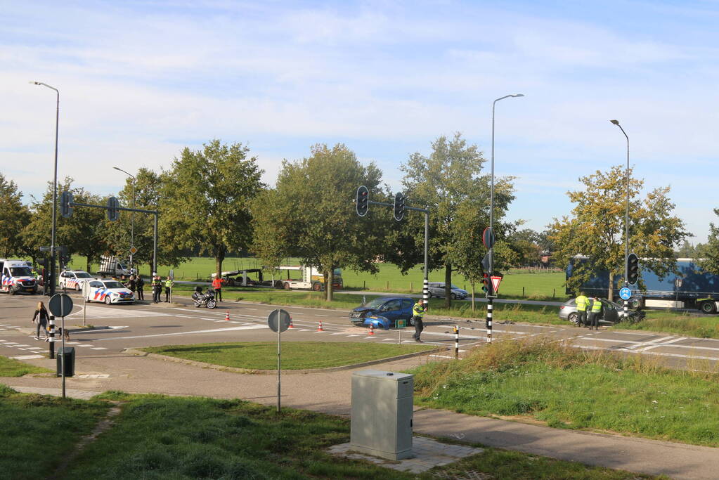 Drie inzittenden slaan op de vlucht bij botsing