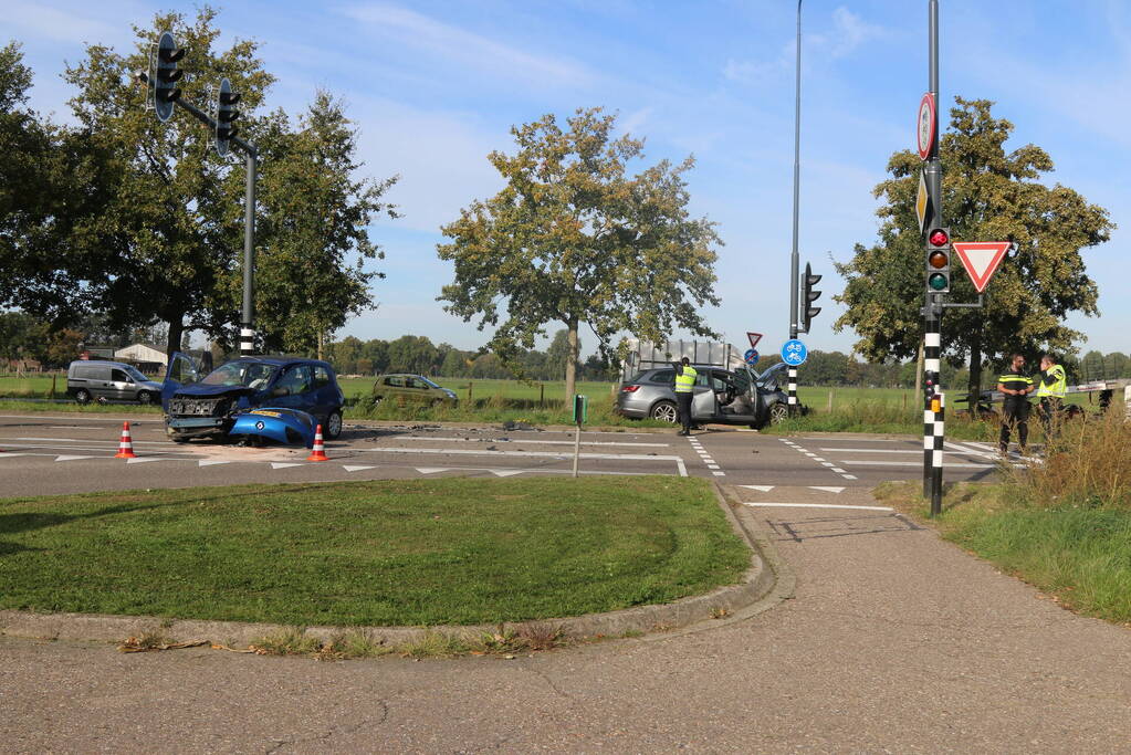 Drie inzittenden slaan op de vlucht bij botsing