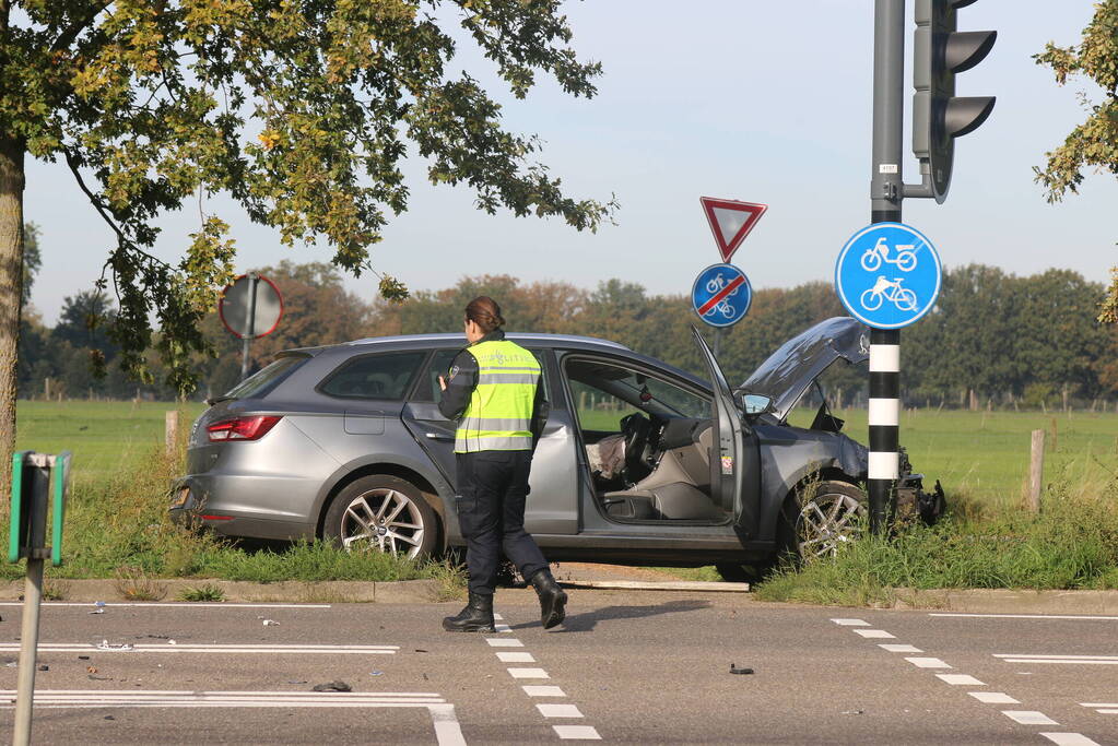 Drie inzittenden slaan op de vlucht bij botsing