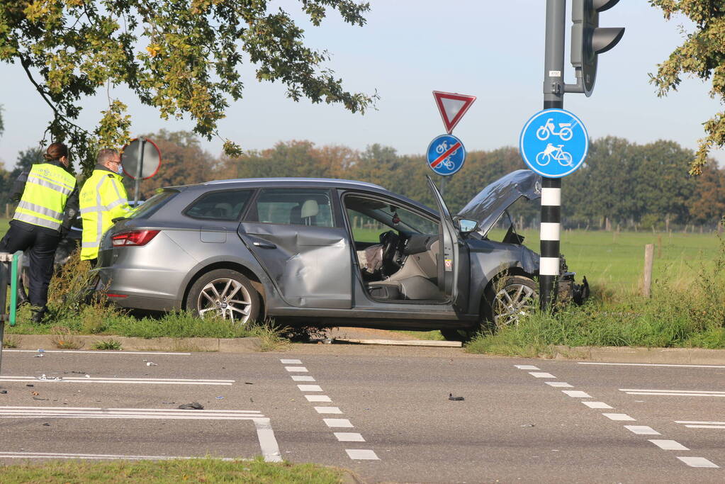 Drie inzittenden slaan op de vlucht bij botsing