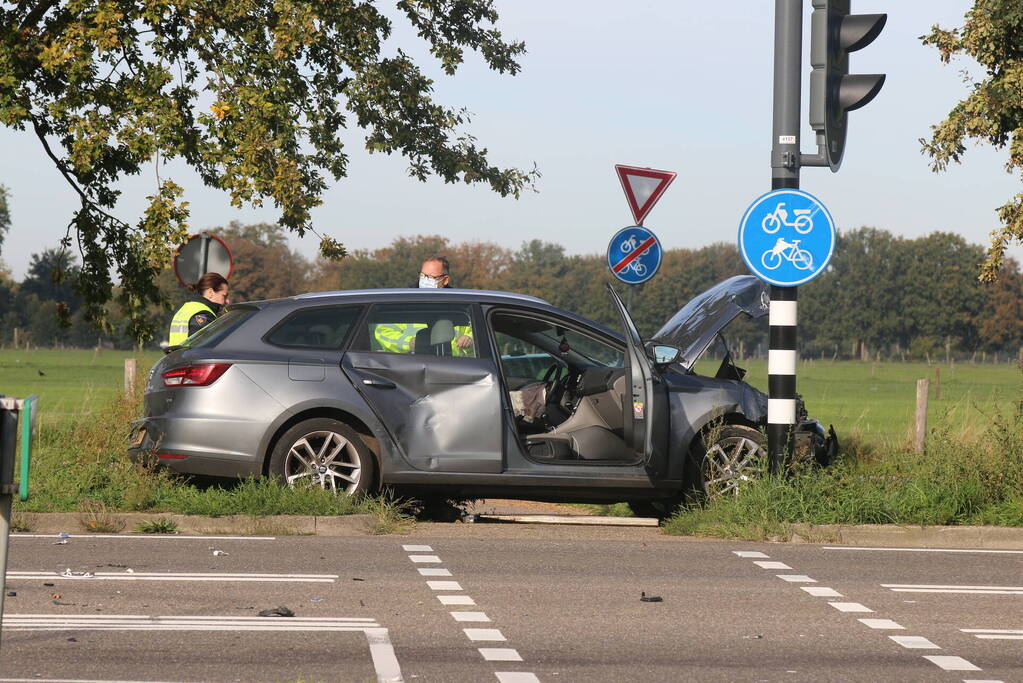 Drie inzittenden slaan op de vlucht bij botsing