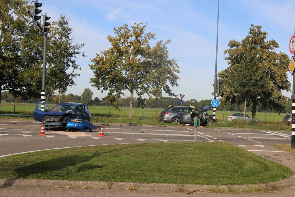 Drie inzittenden slaan op de vlucht bij botsing