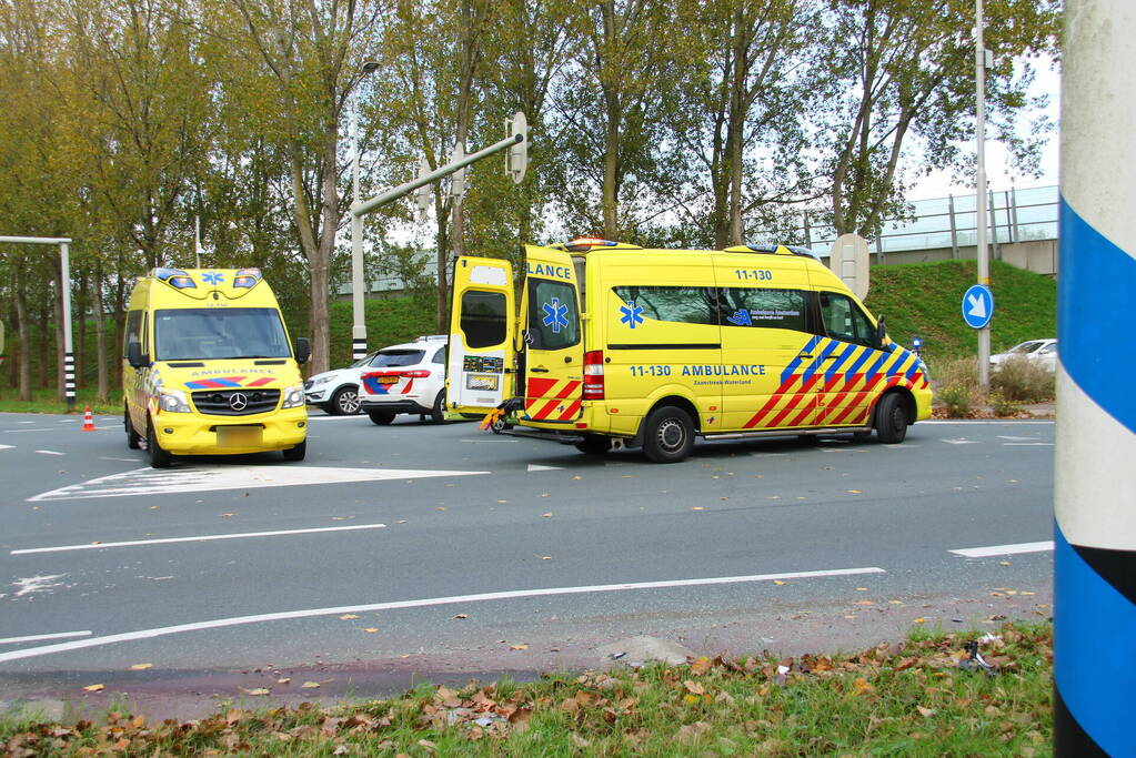 Persoon bekneld na ongeval op kruising