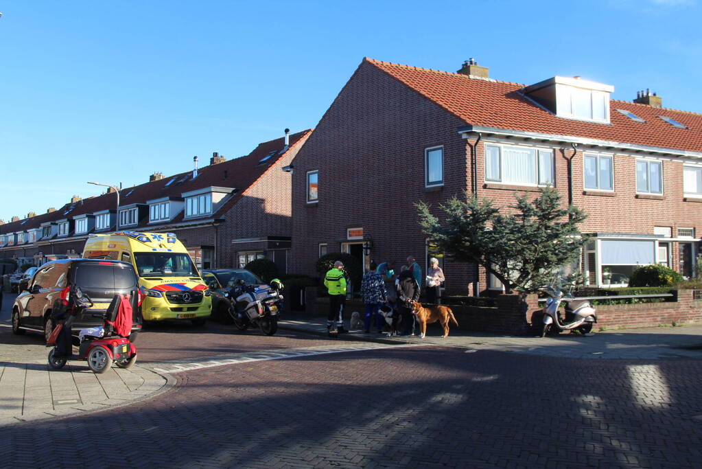 Man op scooter gaat onderuit en raakt gewond