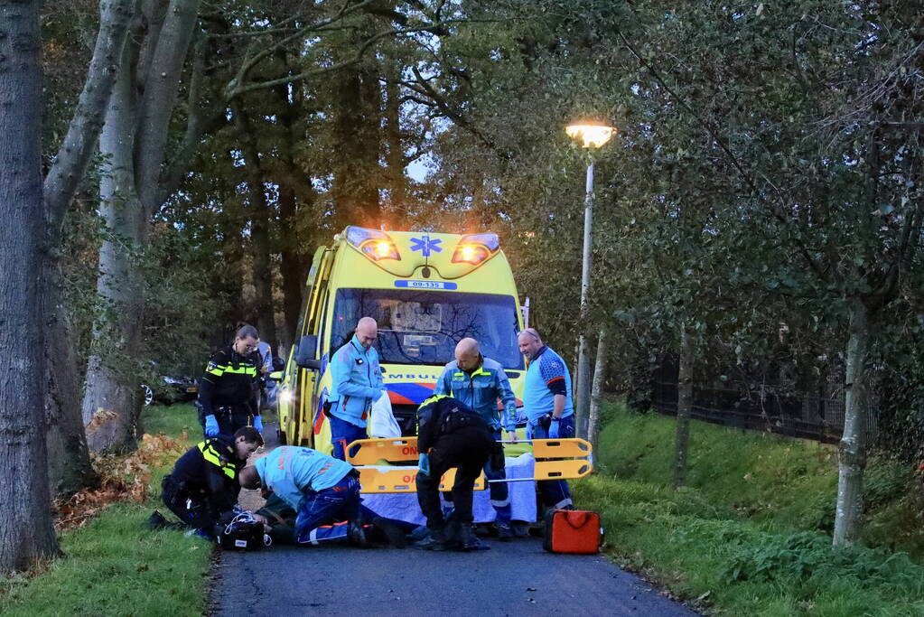 Persoon ernstig gewond op fietspad