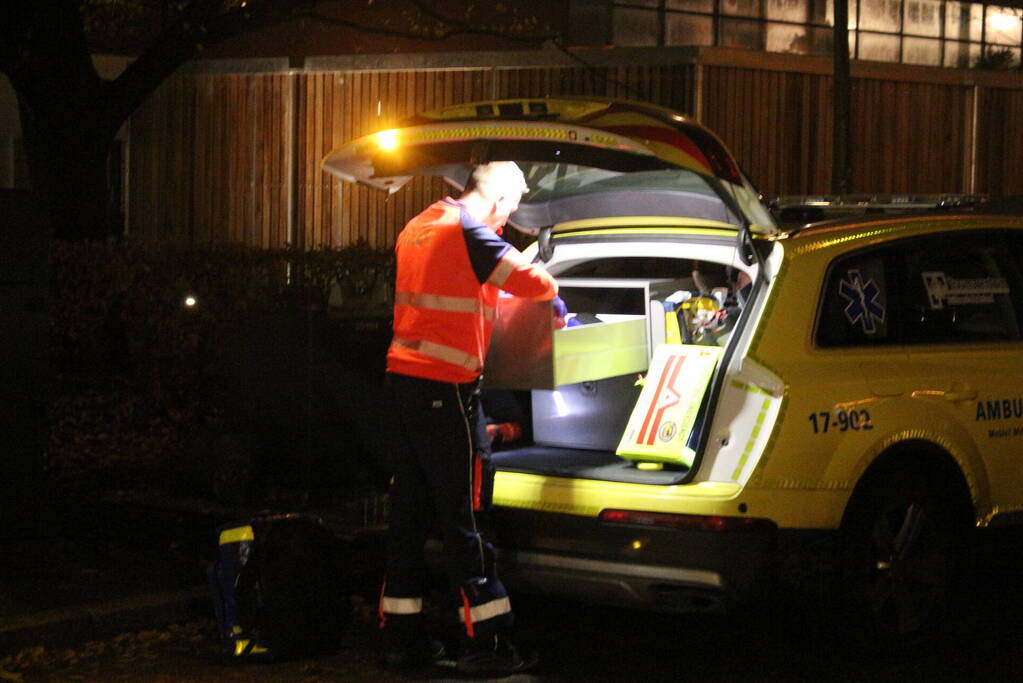 Traumateam assisteert bij incident in woning