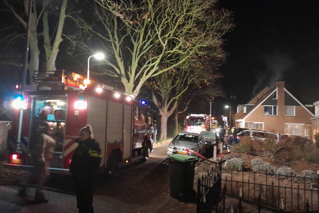 Brandweer ingezet bij dakbrand