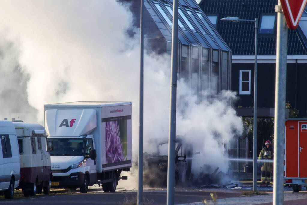 Gewonde na explosie en brand in camper