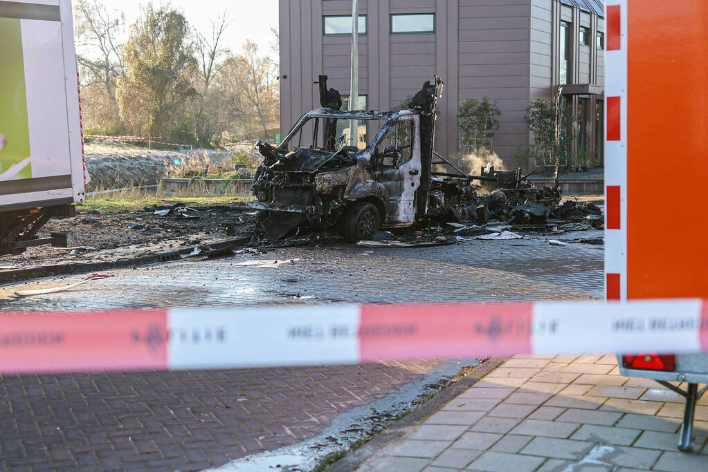 Gewonde na explosie en brand in camper