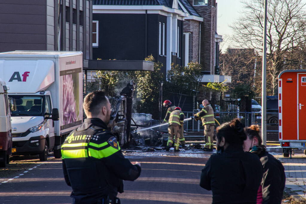 Gewonde na explosie en brand in camper