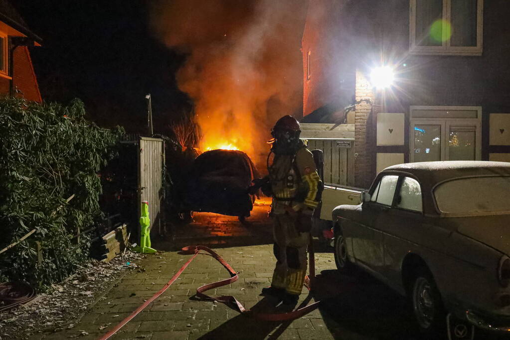 Flinke schade na brand in achtertuin