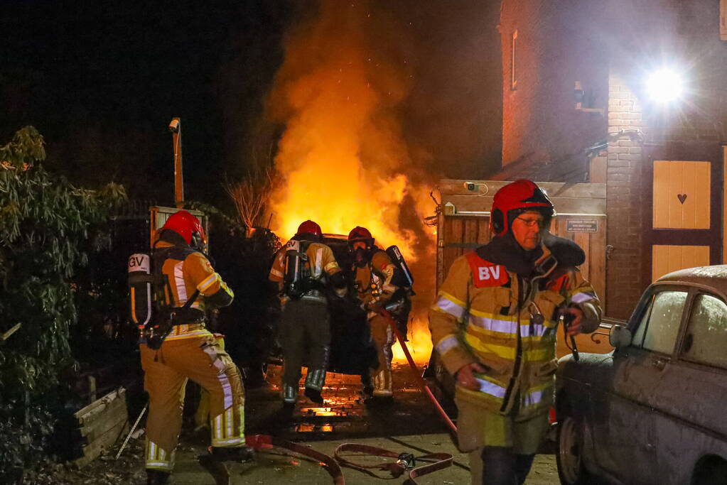 Flinke schade na brand in achtertuin