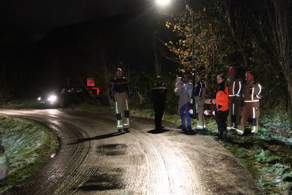 Automobilist belandt in sloot door gladheid