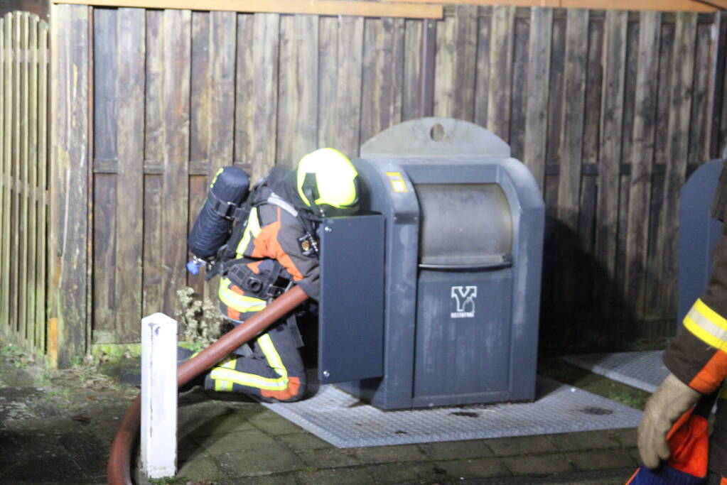 Ondergrondse container in brand