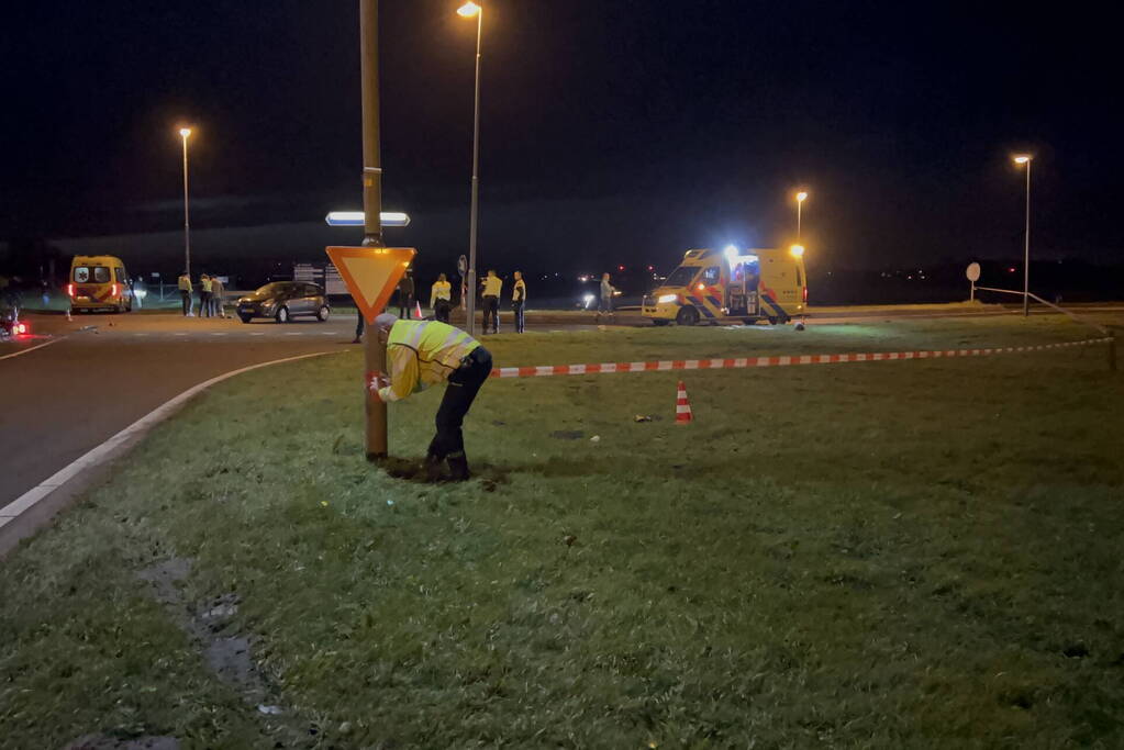 Motorrijder zwaargewond bij botsing met auto