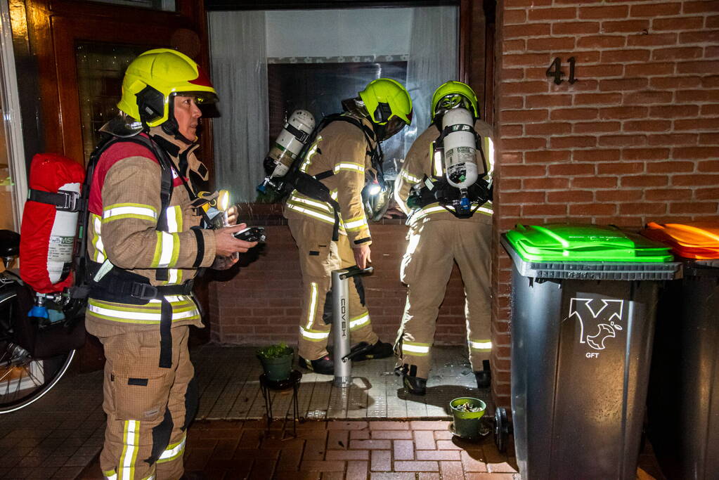 Buurman ontdekt brand in woning van buren