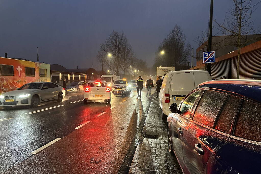 Voetganger en brommerrijder gewond bij botsing